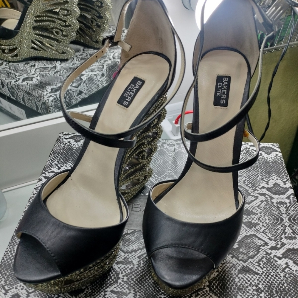Baker Wedges With Rhinestone - Picture 2 of 8